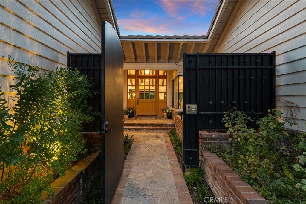 5959 Woodland View Drive