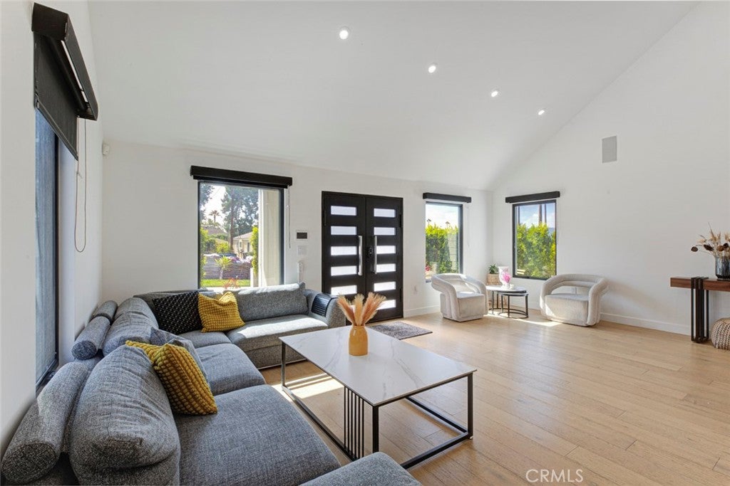 Photo of 1553 Western AVE, Glendale, CA 91201 (MLS # GD26194539)