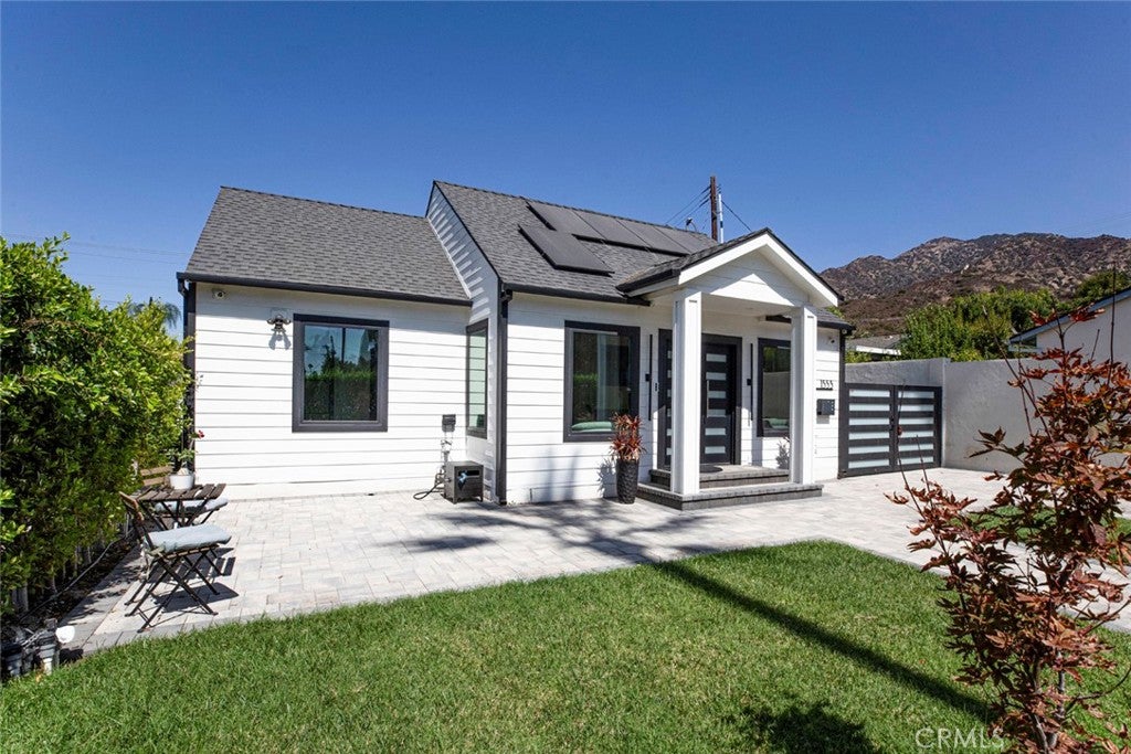 Photo of 1553 Western AVE, Glendale, CA 91201 (MLS # GD26194539)