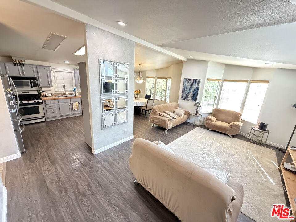 4201 S Topanga Canyon Boulevard 28