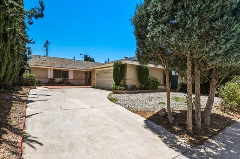 Photo of 17856 Stillmore ST, Canyon Country, CA 91387 (MLS # SR26129550)