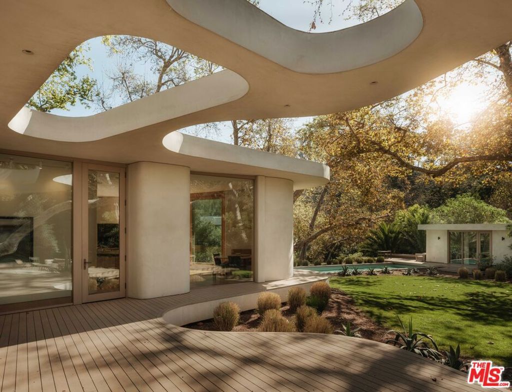 Photo of 800 Brooktree Road, Pacific Palisades, CA 90272 (MLS # 26654887)