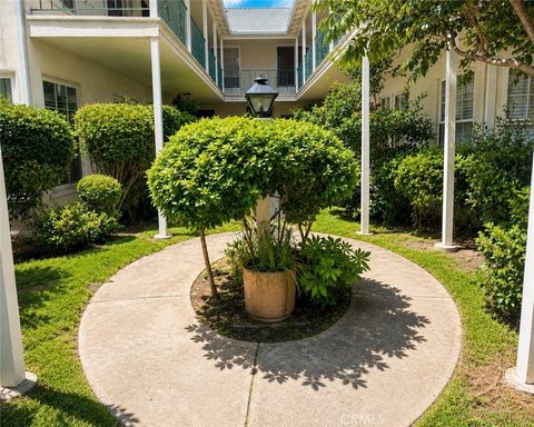 Photo of 1122 N Louise Street #E, Glendale, CA 91207 (MLS # BB26103295)