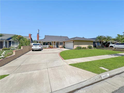 Photo of 14901 Quill Circle Cir, Huntington Beach, CA 92647 (MLS # OC26127979)