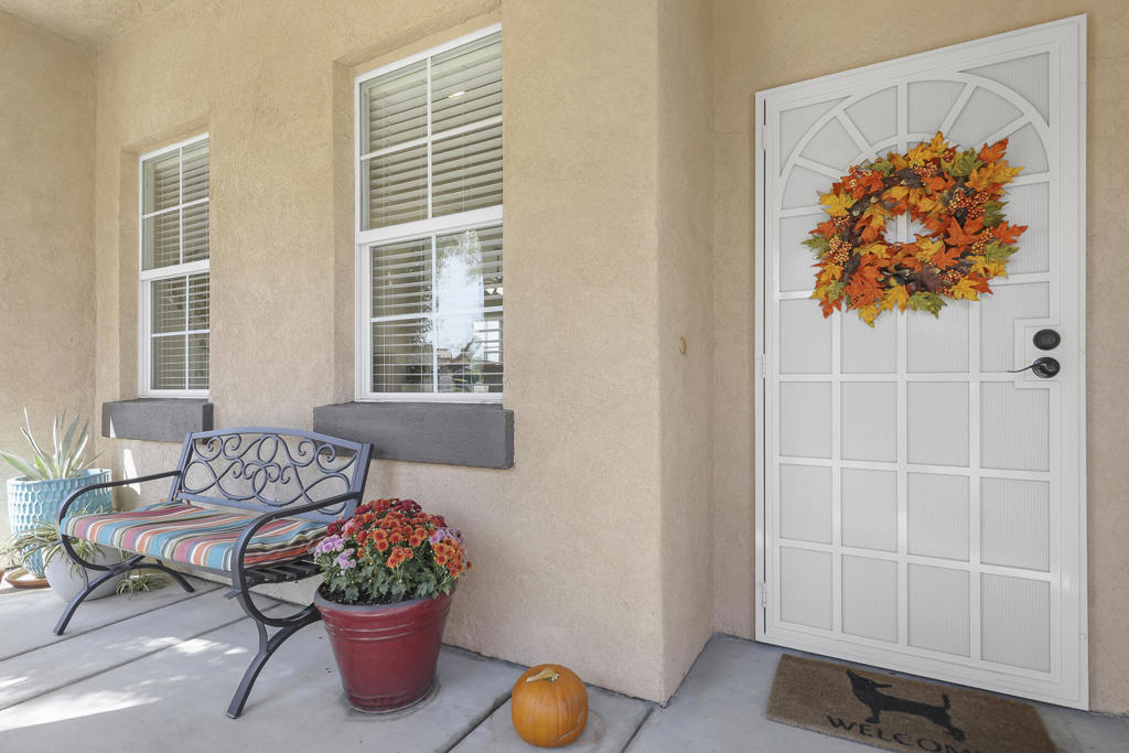 Mira Flores - Residential