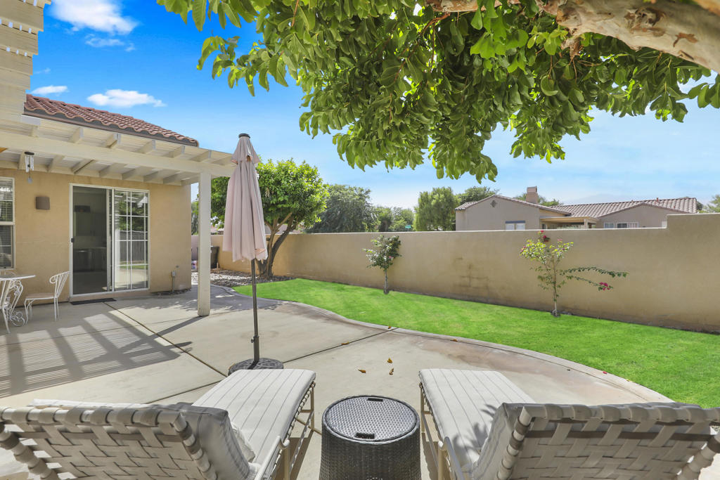 Mira Flores - Residential