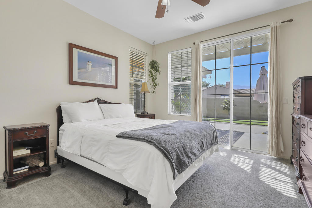 Mira Flores - Residential