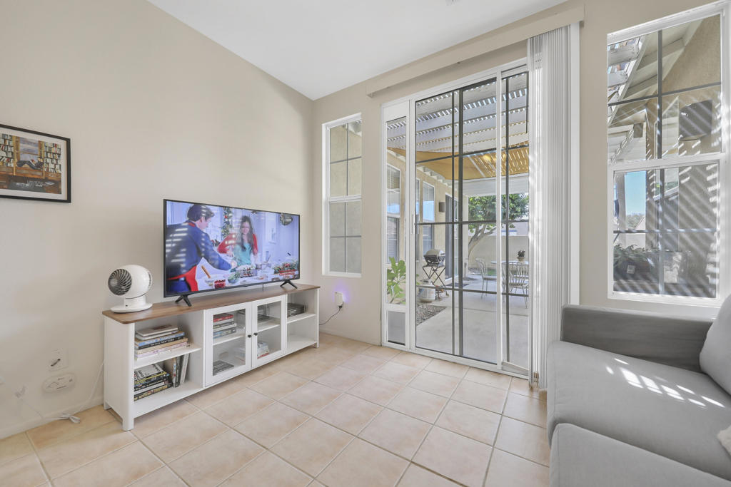 Mira Flores - Residential