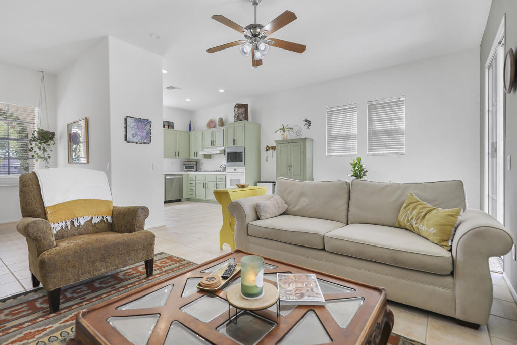 Mira Flores - Residential