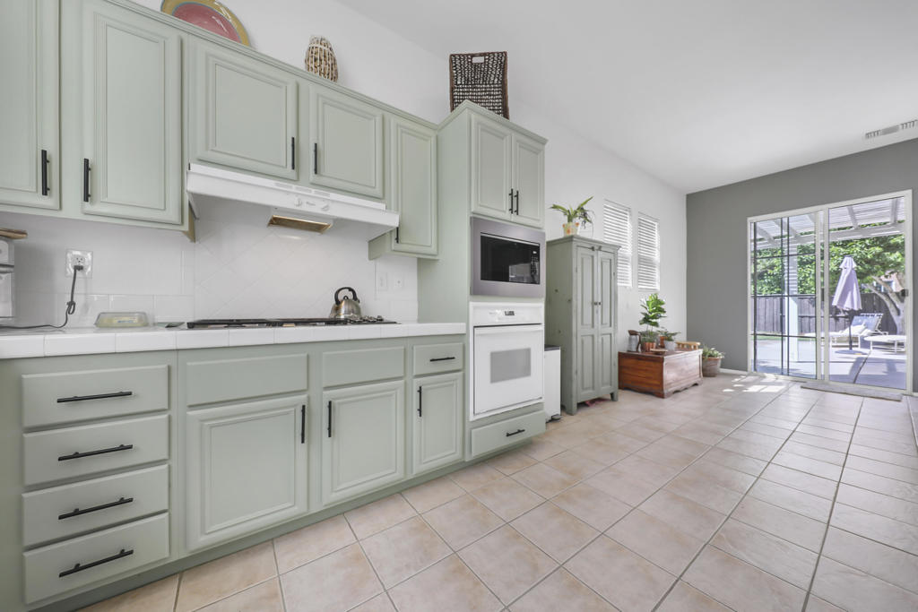 Mira Flores - Residential