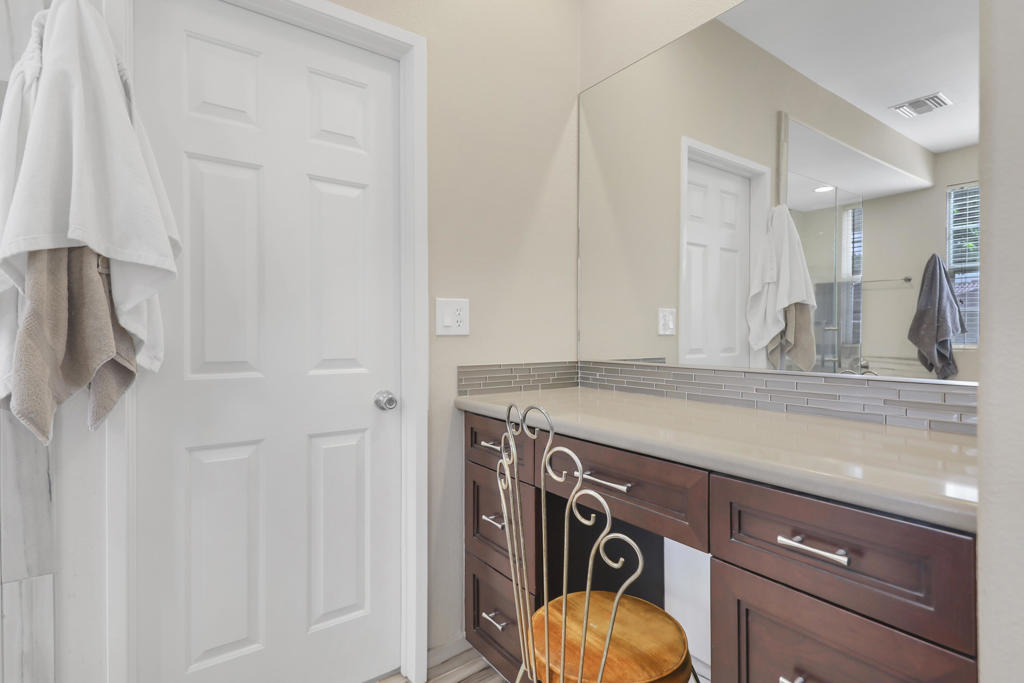 Mira Flores - Residential
