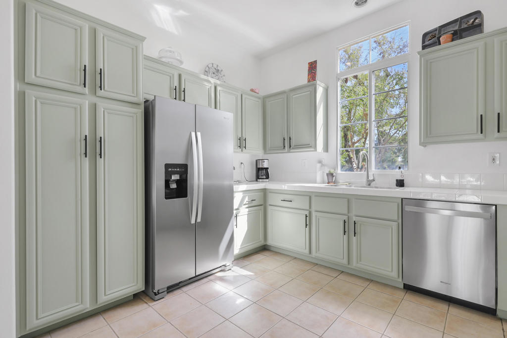 Mira Flores - Residential