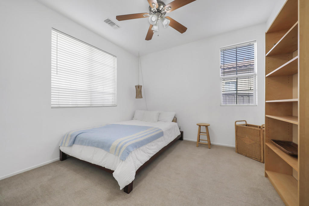 Mira Flores - Residential