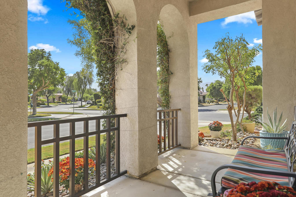 Mira Flores - Residential