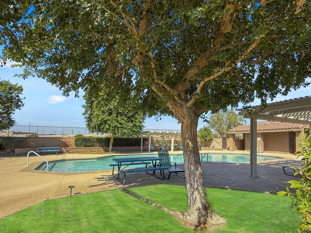 Mira Flores - Residential