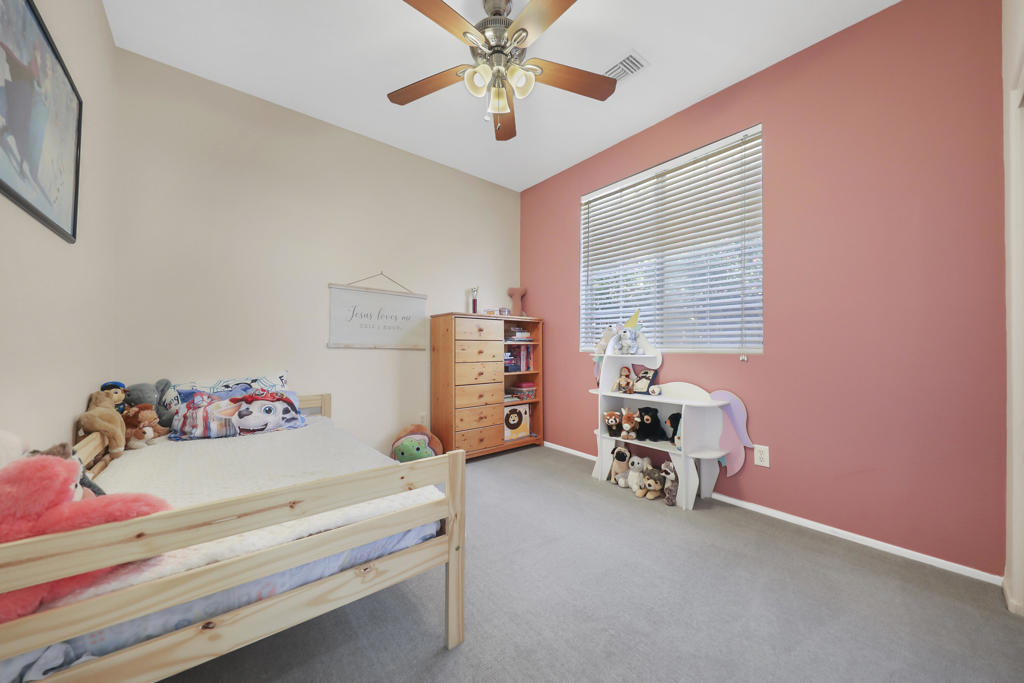Mira Flores - Residential