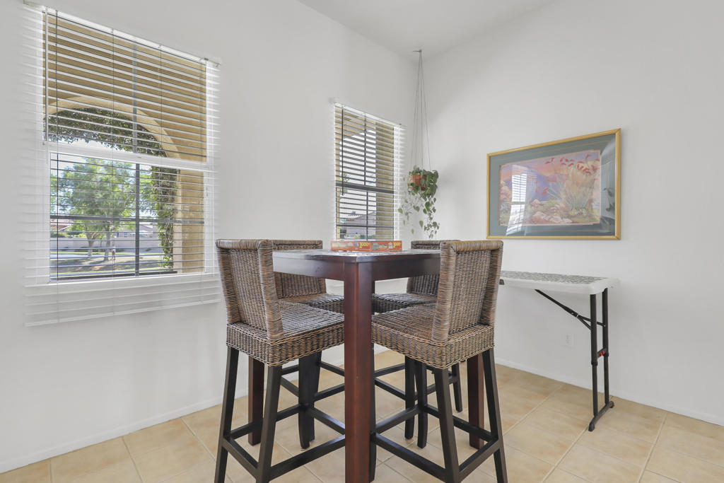 Mira Flores - Residential