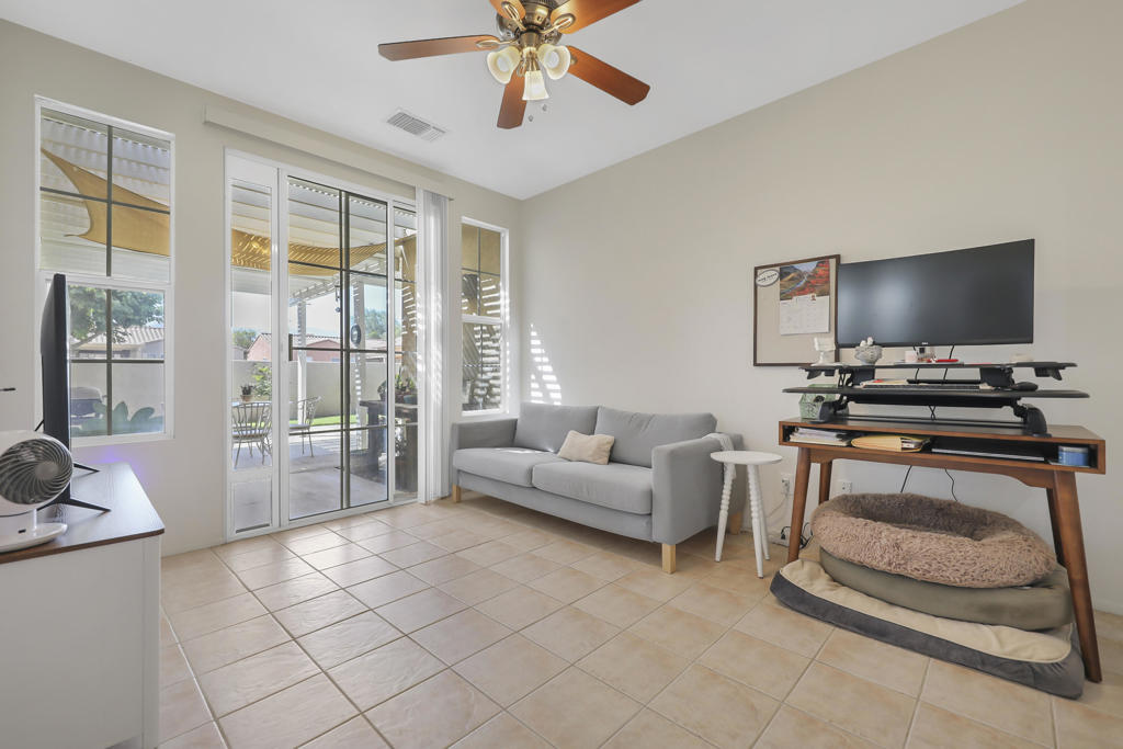 Mira Flores - Residential