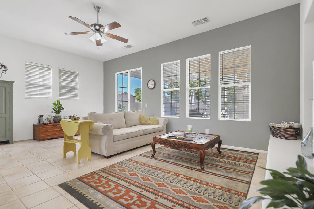 Mira Flores - Residential