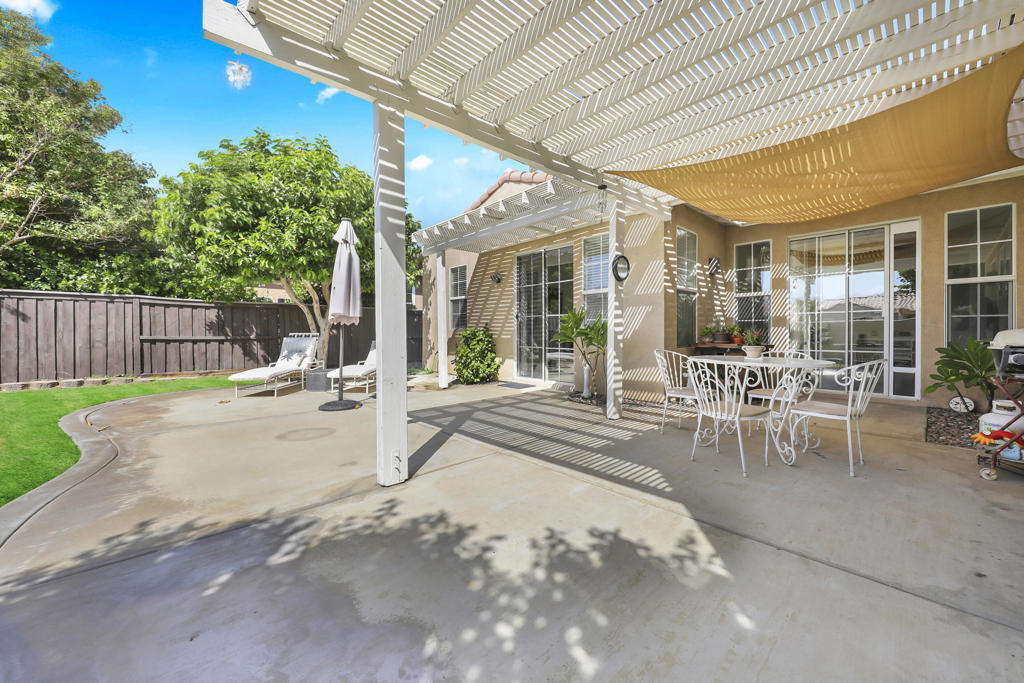 Mira Flores - Residential