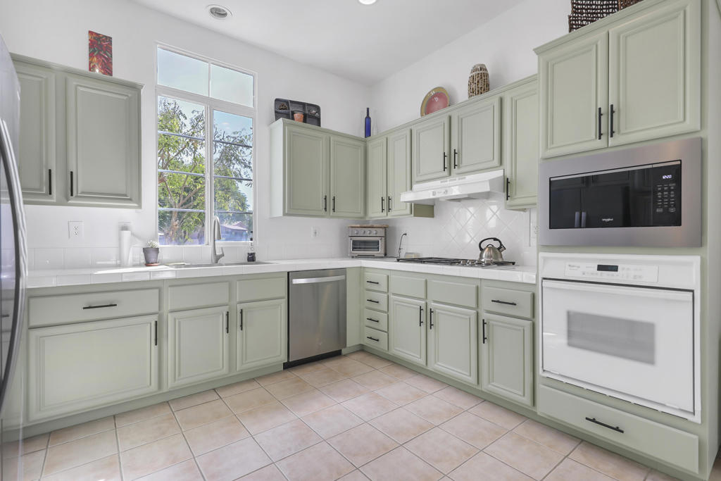 Mira Flores - Residential