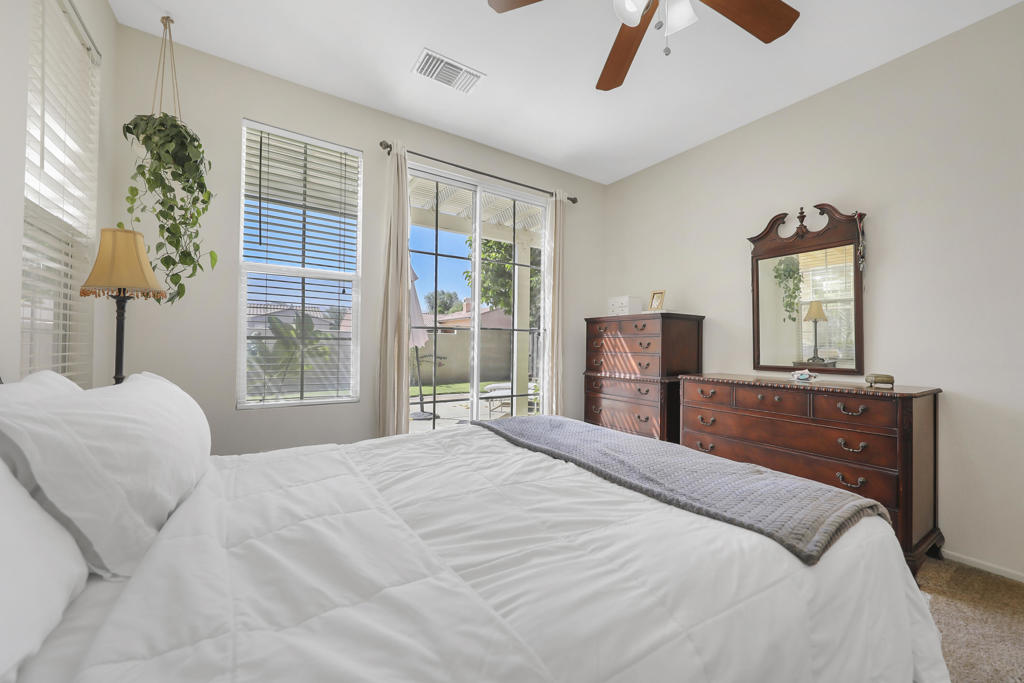 Mira Flores - Residential
