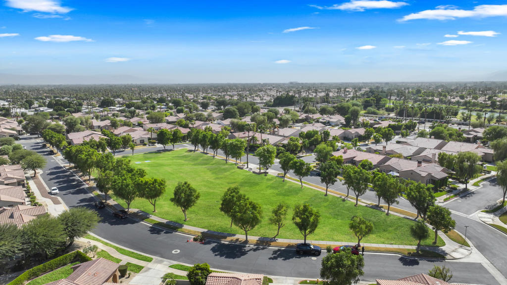 Mira Flores - Residential