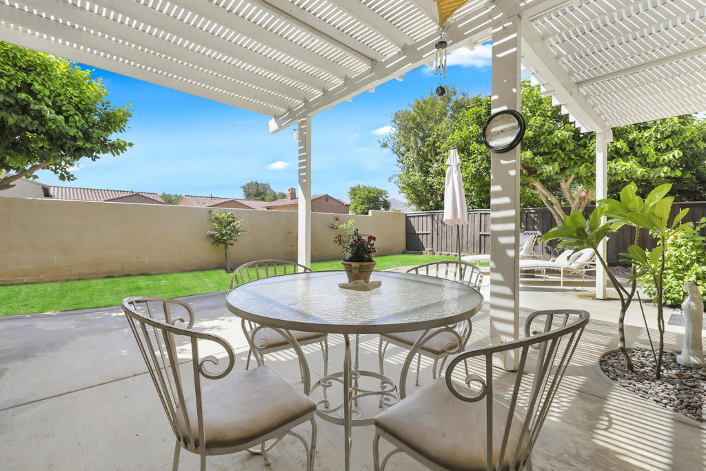 Mira Flores - Residential
