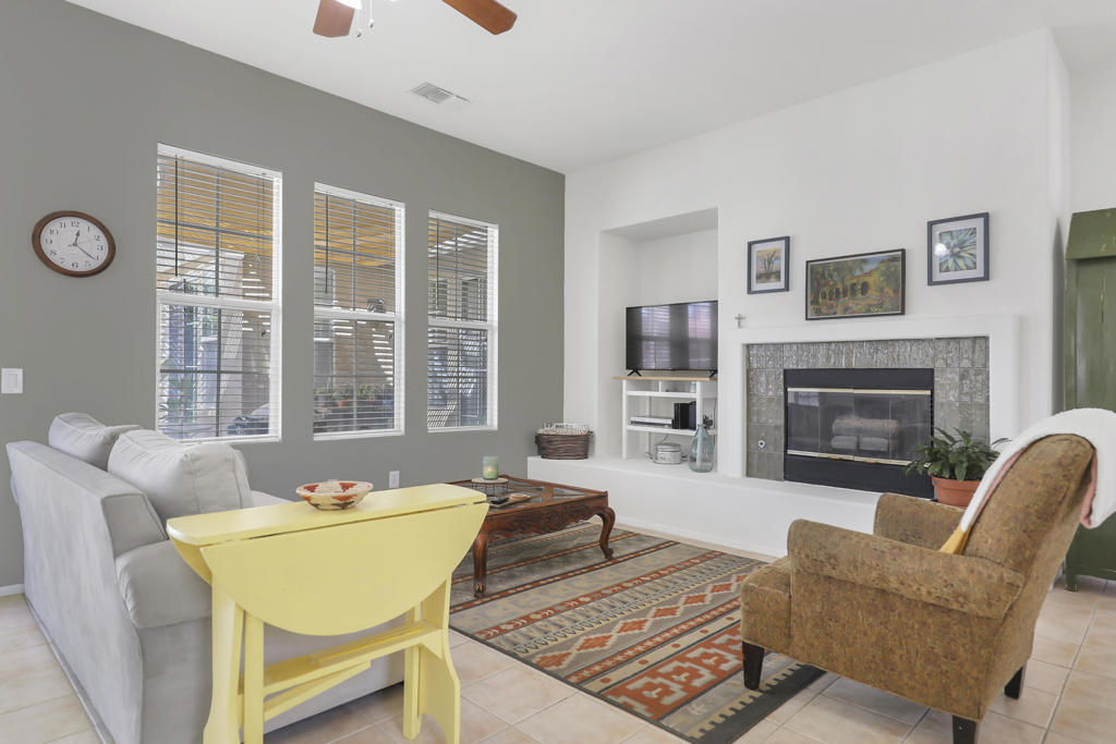 Mira Flores - Residential