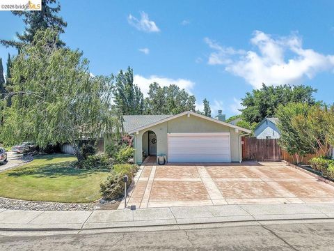 Photo of 1225 Tarrogana Dr DR, Tracy, CA 95376 (MLS # 41135631)