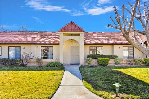 Photo of 19228 Cottonwood Drive, Apple Valley, CA 92308 (MLS # HD26145037)