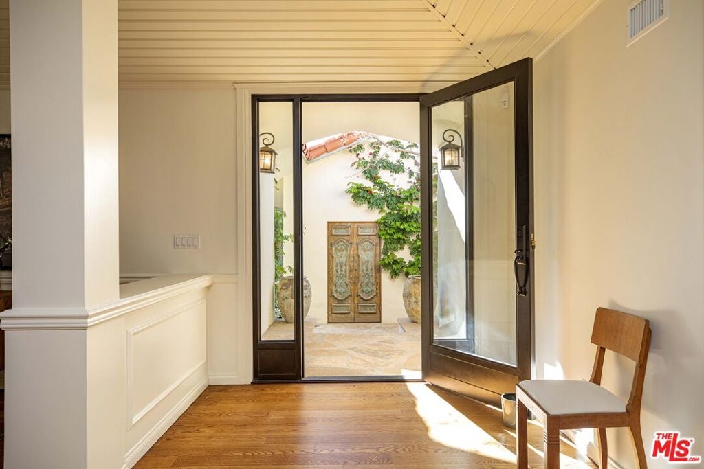 1296 Capri Drive, Pacific Palisades CA 90272