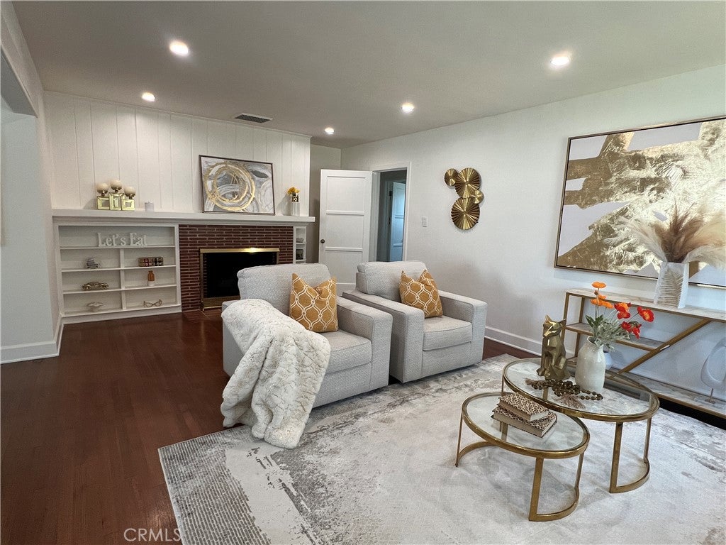 324 W Chestnut AVE