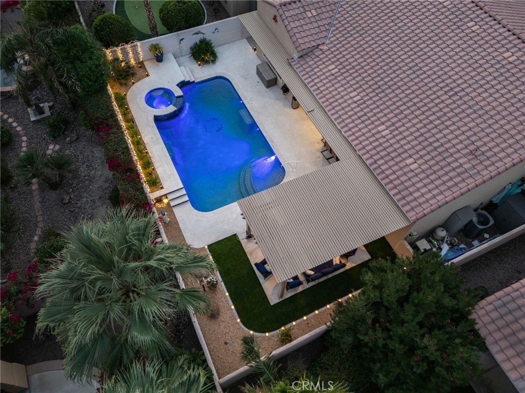 81693 Avenida Sombra