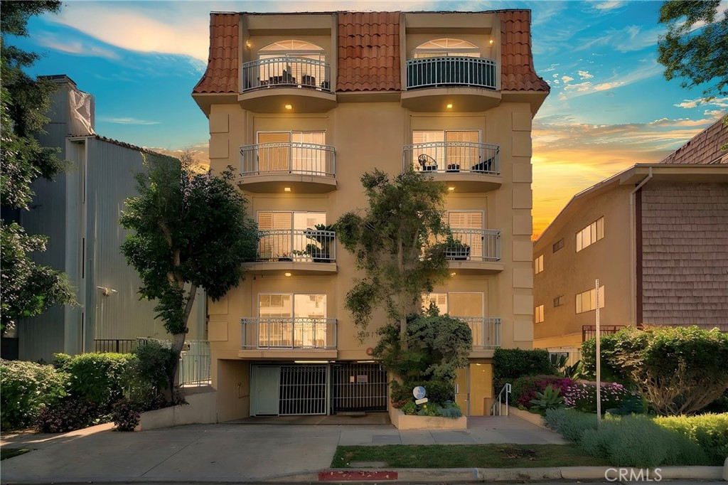 1871 Greenfield Avenue 102