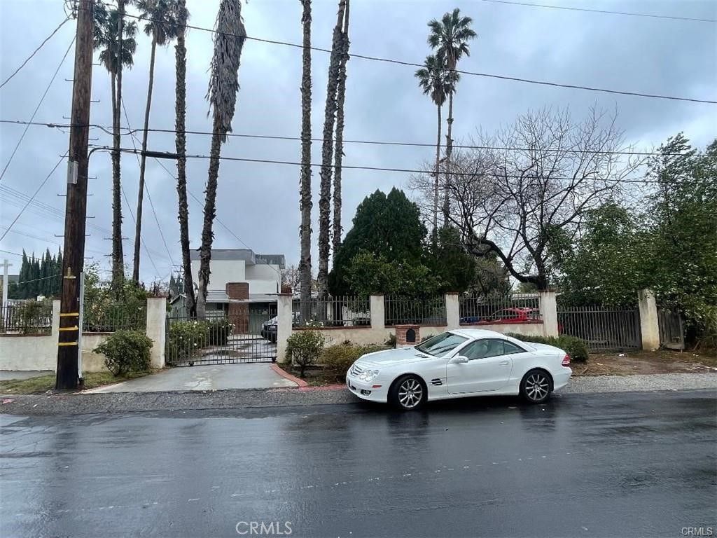 Photo of 8458 Canby Avenue, Northridge, CA 91325 (MLS # SR25202442)