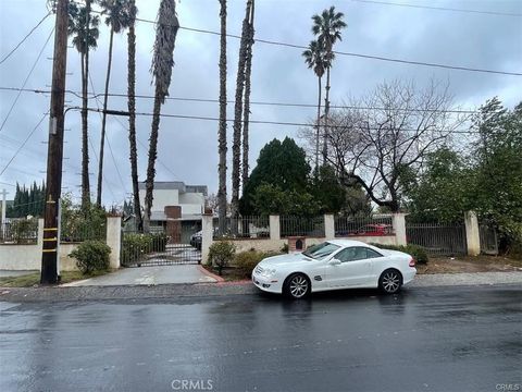 8458 Canby Avenue Northridge CA 91325