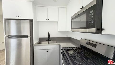Photo of 1/2 Crenshaw Boulevard #3, Los Angeles, CA 90019 (MLS # 26638033)
