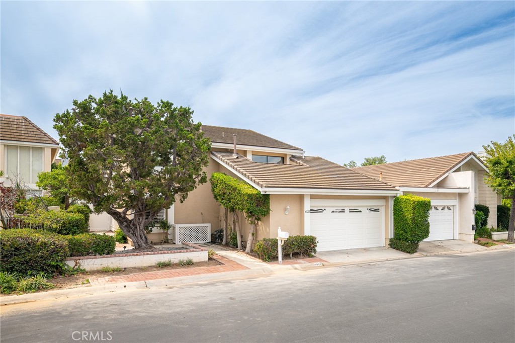 Irvine Unified School District | 5 Bedrooms | 3 Full Bathrooms
Highlights:
*Fully remodeled
*Fresh interior and exterior paint
*Wood flooring throughout
*Recessed lighting throughout
*Modern kitchen with gas stove/oven and microwave. Brand new fridge and dishwasher
*New toilets and bathroom faucets
*Two-speed humidity sensing bathroom exhaust fans automatically adjusts to keep the space fresh and dry.
Interior:
*The home offers a bright kitchen with an island that opens to the family room. There’s also a bar counter, dining area, and formal dining room for gatherings.
*Downstairs has 2 bedrooms (one used as an office) and a full bath, plus direct access to the 2-car garage. Upstairs features the master suite with a walk-in closet, double sinks, cabinets, and a soaking tub.
*Two additional bedrooms (one with a balcony) and another full bath complete the second floor.
Exterior:
*The backyard features a private patio area and low-maintenance landscaping turf, making it perfect for enjoying the outdoors year-round.
Community & Location:
*Association amenities: pool, spa, tennis courts, BBQ/picnic areas, clubhouse, and community events
*Close to neighborhood parks, shopping, dining, library, and transportation
*Just five minutes from the 405 (North & South) and near UC Irvine, Rancho San Joaquin Middle School, and University Park Elementary. Convenient 5-minute or 30-minute walk to supermarkets, and only a 5-minute drive to Tanaka Farms.
Additional Details:
*Parking: 2-car garage
*Washer and Dryer included in garage
*No Pets allowed
*Utilities: Tenant responsible for all utilities