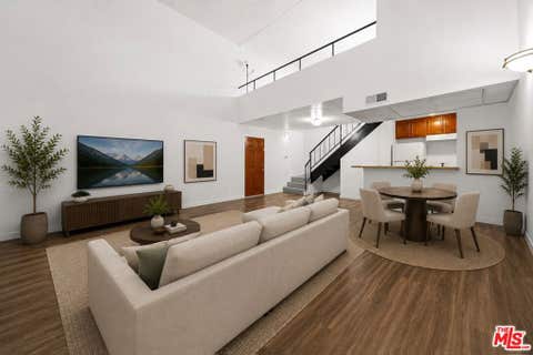 Photo of 18645 Hatteras Street #285, Tarzana, CA 91356 (MLS # 26831775)