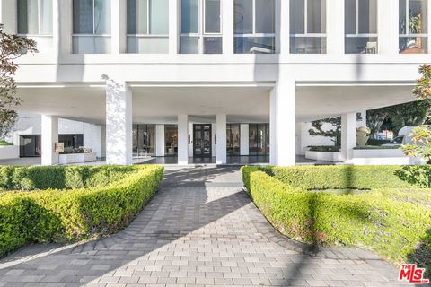 Photo of 7135 Hollywood Boulevard #504, Los Angeles, CA 90046 (MLS # 25630645)