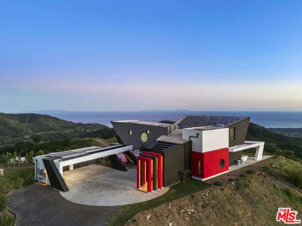 Photo of 2514 Cayman Road, Malibu, CA 90265 (MLS # 26670497)