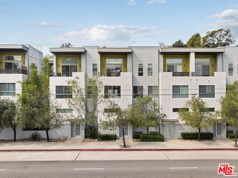 Photo of 2397 Silver Lake Boulevard #22, Los Angeles, CA 90039 (MLS # 26663613)