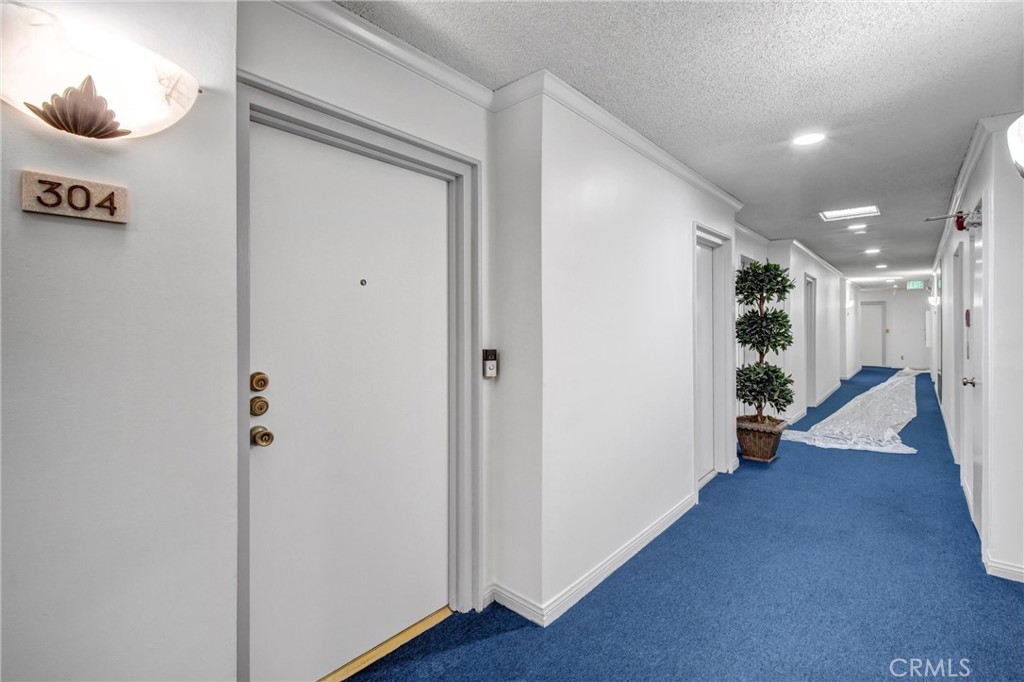 972 E California 304