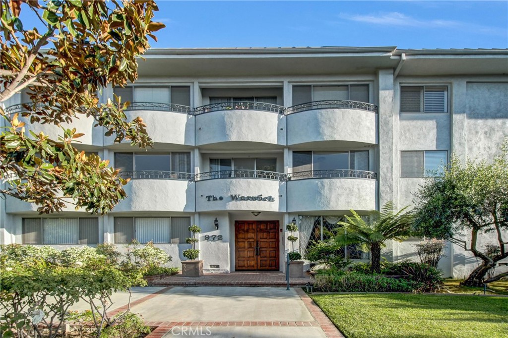 972 E California 304