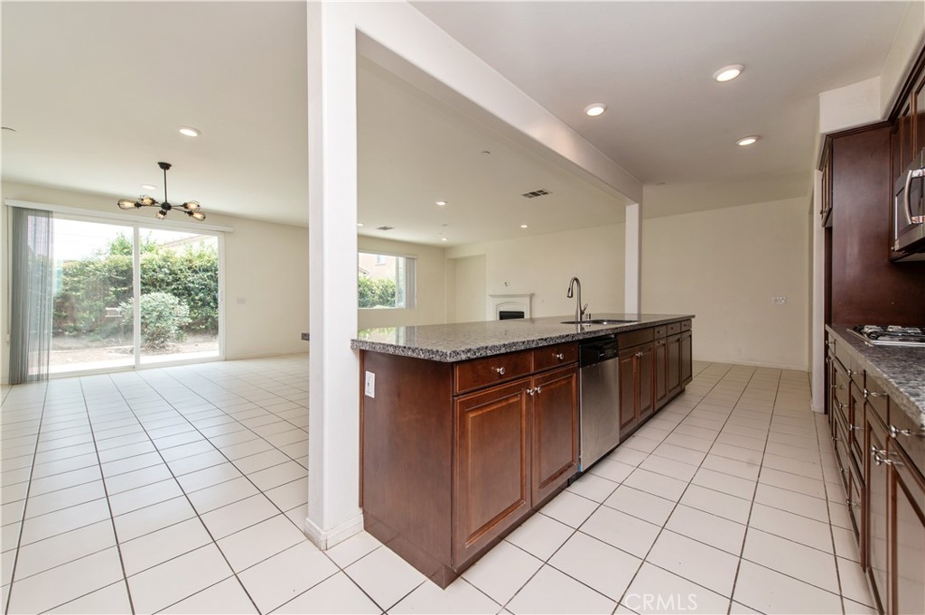 3683 S Grower Avenue