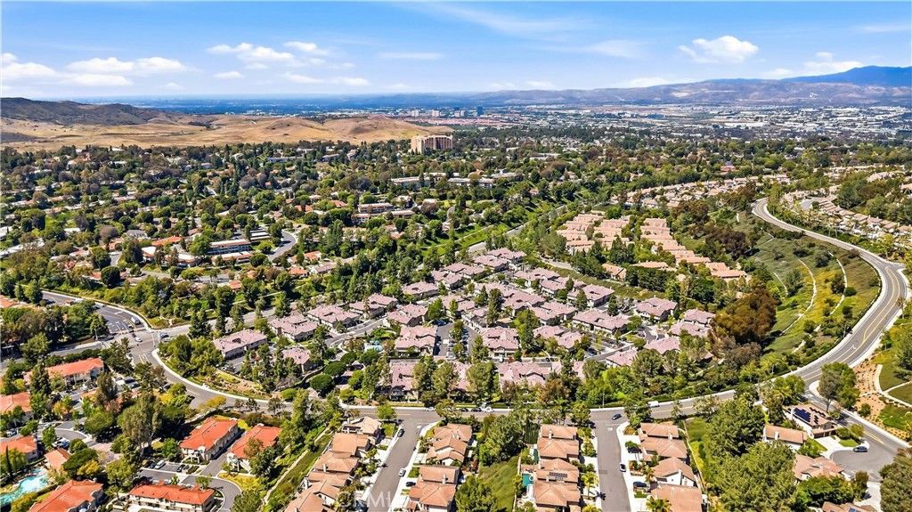 Photo of 26 Fulmar Ln, Aliso Viejo, CA 92656 (MLS # OC26092323)