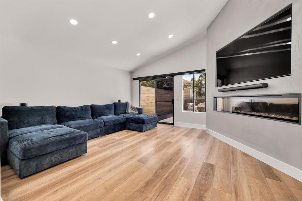 1094 Red Maple