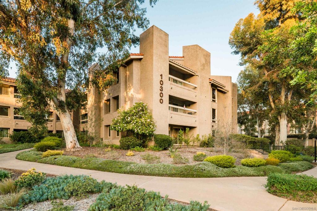 MUST SEE! Beautifully renovated 3 bedroom Mission Valley Condo. Everything has been redone! Brand new Windows, Sliding Doors, KitchenAid Appliances, HVAC, Bathrooms, Kitchen, Flooring, Closets, and more. Brand new Bosch Washer/Dryer. Semi-custom cabinets and quarts countertops throughout kitchen, bathrooms, and wet bar. Two patios with brand new patio decking! Custom smart window treatments by Hunter Douglas. Alexa enabled light switches throughout home. Nest smart thermostat & Yale door lock installed. Complex Features: ,,,,,,,,,,, Equipment: Dryer, Washer Sewer: Sewer Connected Topography: GSL,SSLP