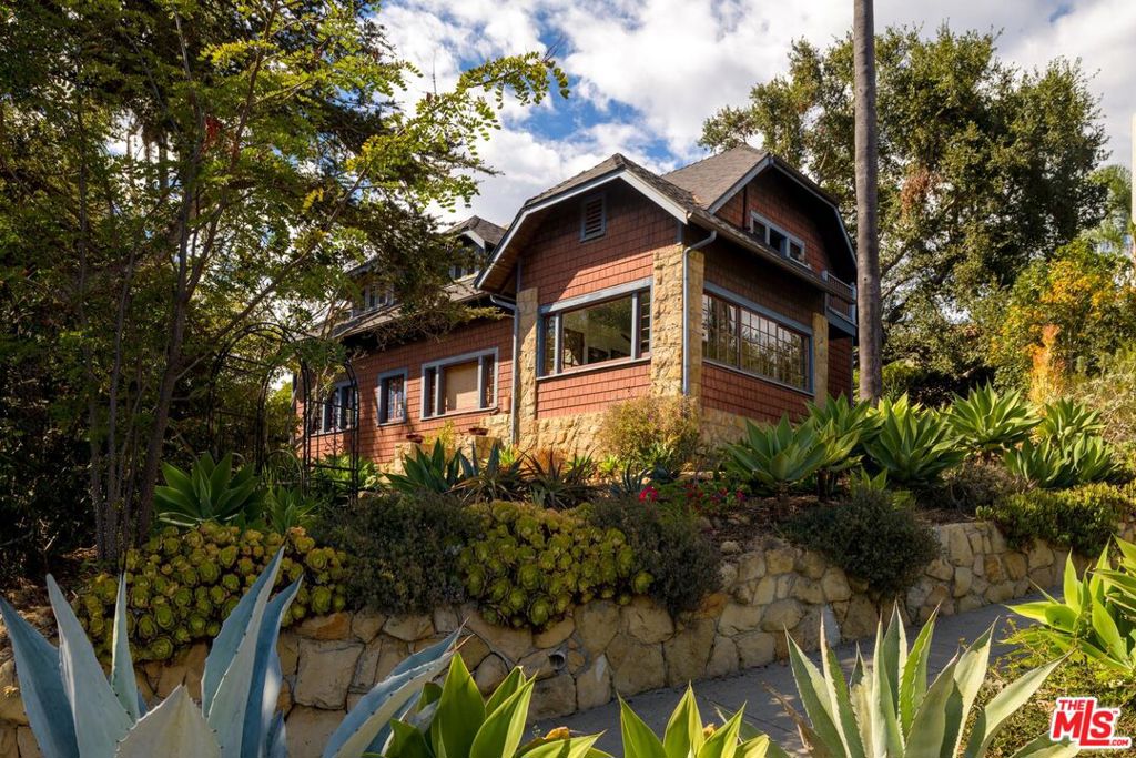 Photo of 645 E Micheltorena Street, Santa Barbara, CA 93103 (MLS # 26985955)